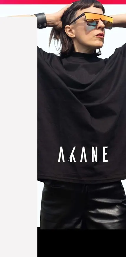 AKANE — en cabina