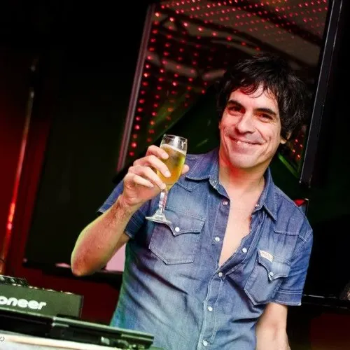 CARLOS DÍAZ — en cabina