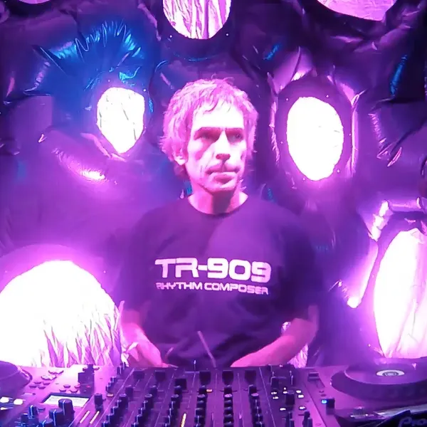 CARLOS DÍAZ — EN CABINA — TR-909