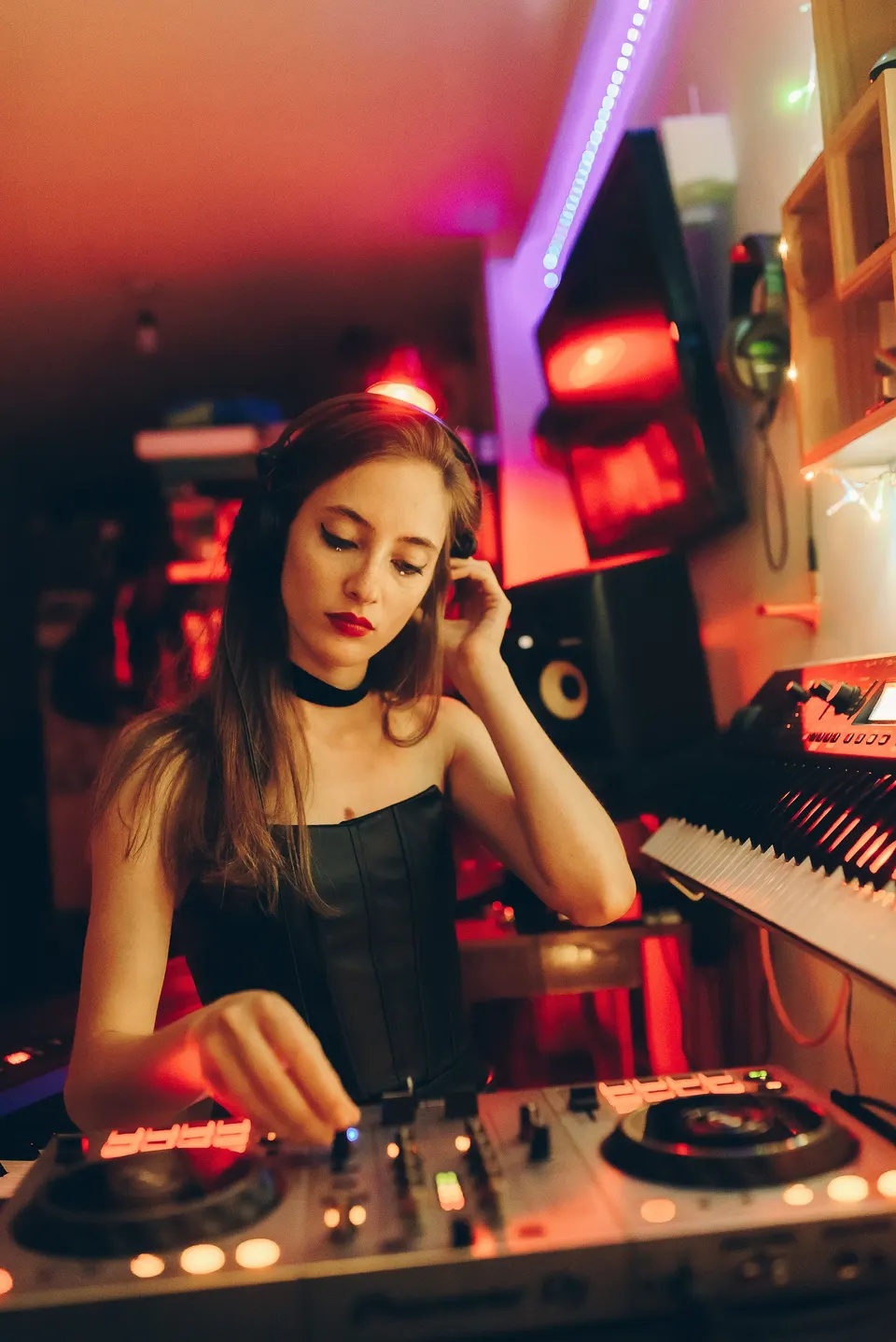 DAVINA — FRONT MIX — STUDIO