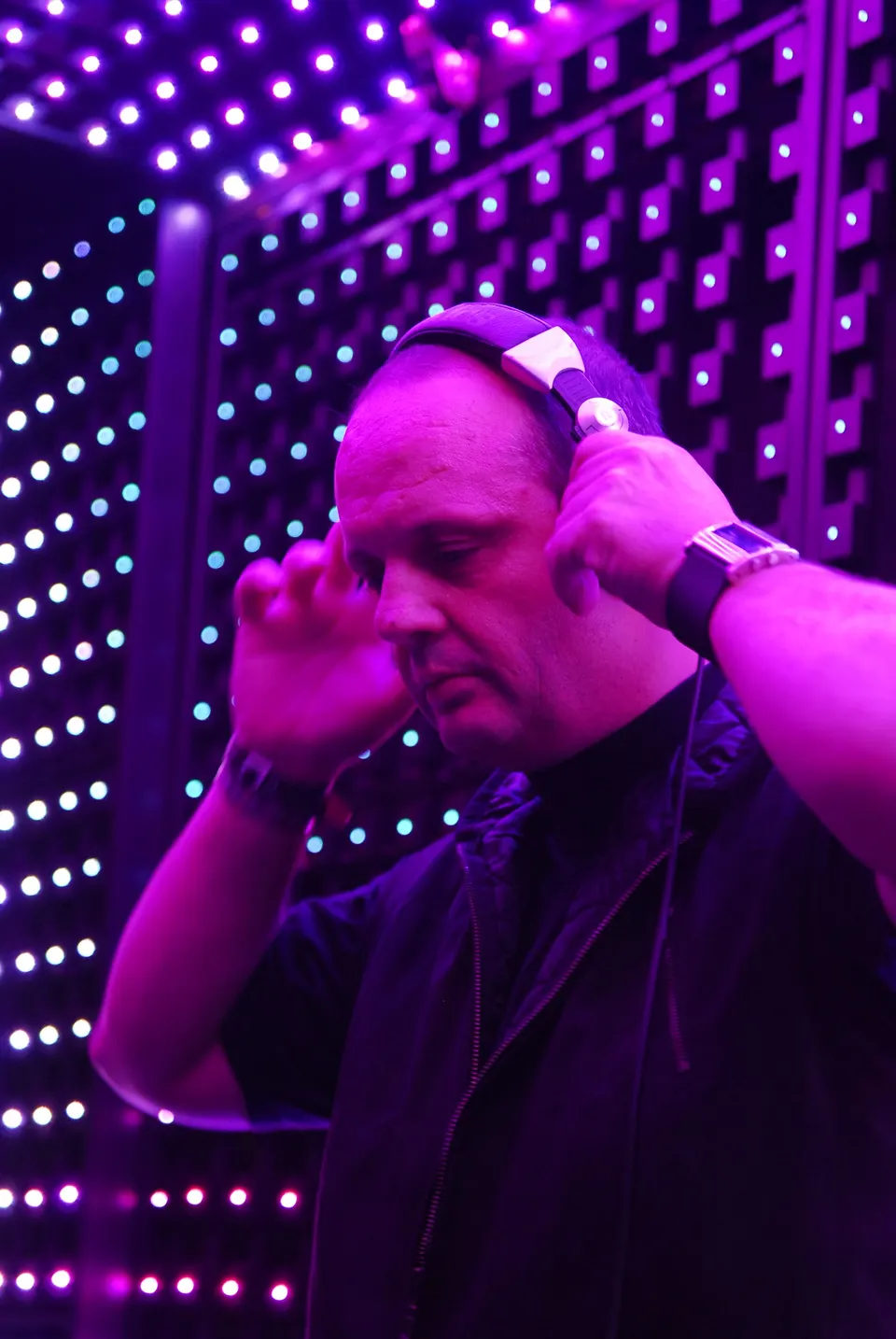 SERGIO ATHOS — EN CABINA — LED WALL