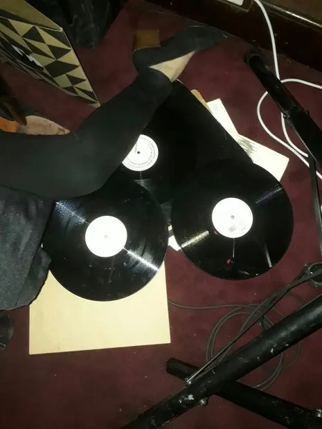 VIOLETT — VINILOS — DETALLE